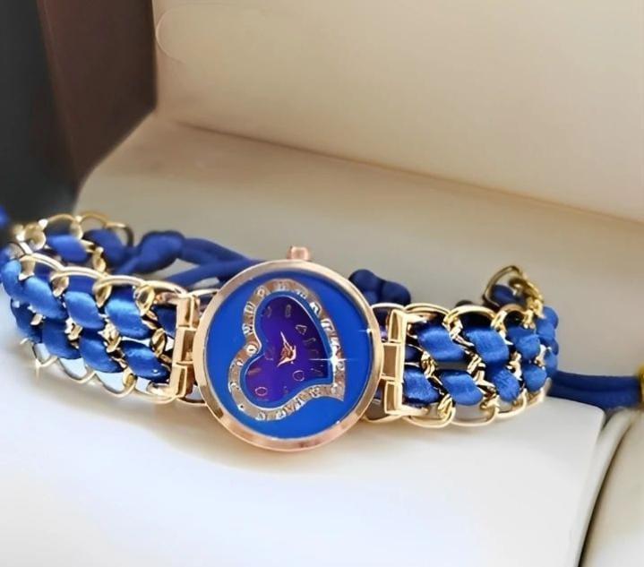 Stylish Women's Quartz Heart Watch with Chain Strap