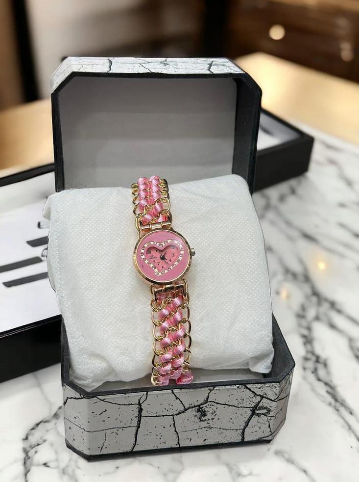 Stylish Women's Quartz Heart Watch with Chain Strap