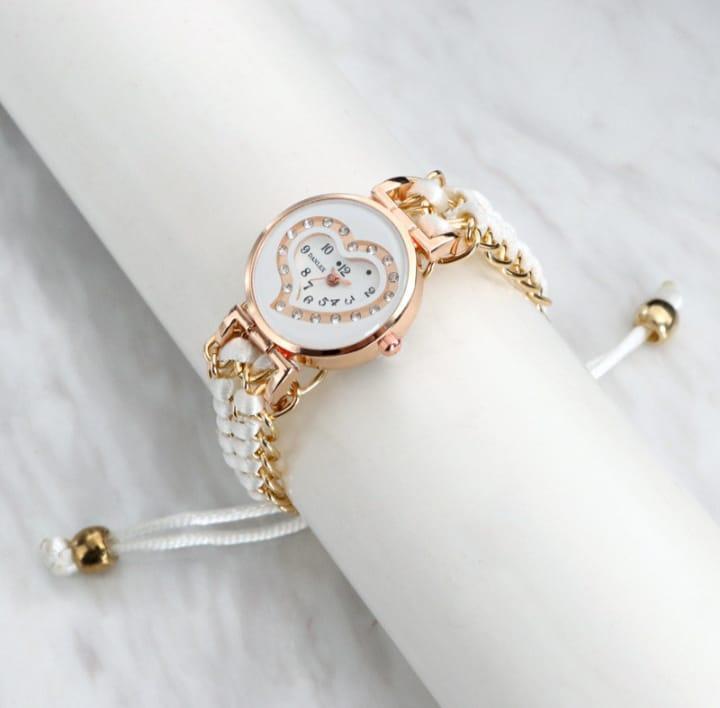 Stylish Women's Quartz Heart Watch with Chain Strap